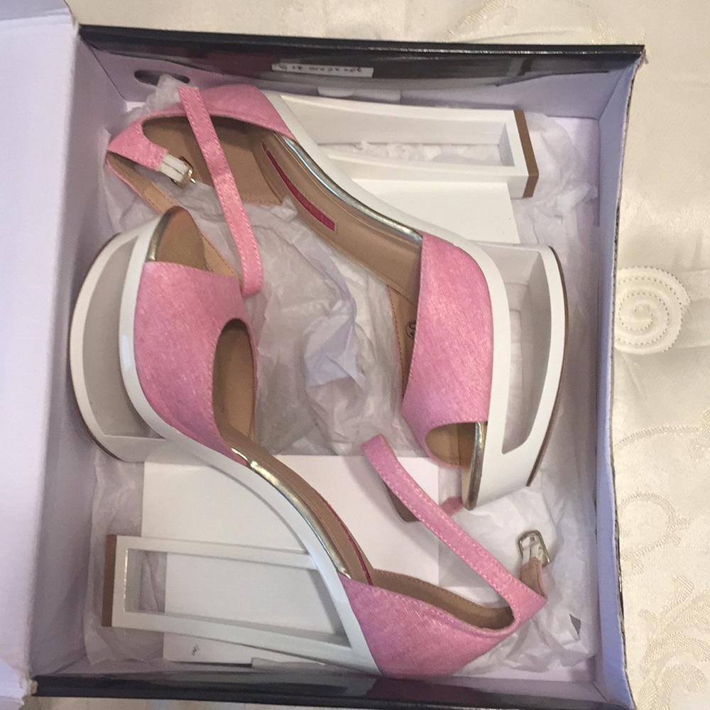 ‼️SOLD‼️ pink and white heels - Picture 4 of 5